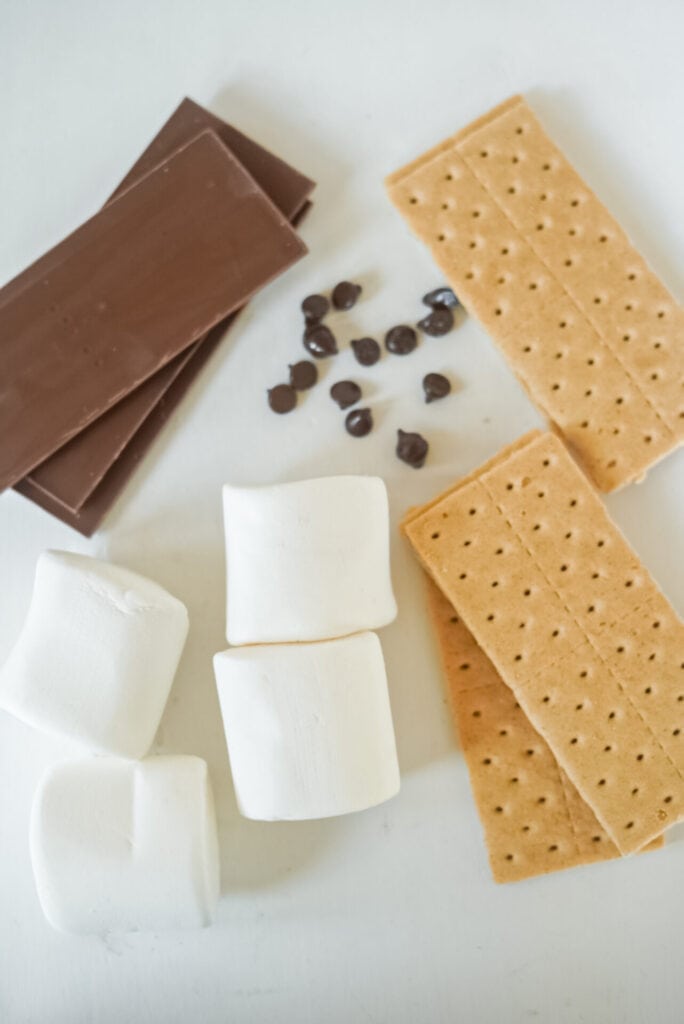 Ingredients for air fryer s'mores